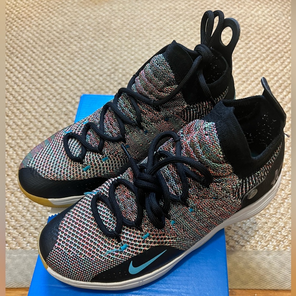 Nike KD 11 Size 6Y in youth / 7.5 in women